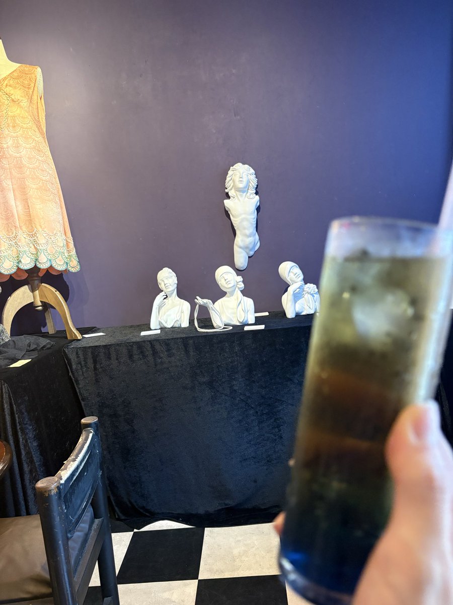 mal_de_taco's tweet photo. オリジナルノンアルコールカクテル
夕闇の泡🫧

鮮やかなブルーのジンジャーエールです。
gallery cafe &amp;bar オンディーヌで開催中の「アールデコと夜想酒」にご来場の際はぜひご注文ください💜 https://t.co/G8HP7vxbfT