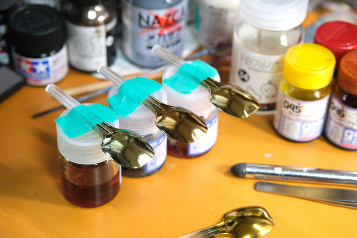 itamitech's tweet photo. 今日はメッキ調塗装のカラーコート。めっちゃキレイに出来た。
３パターンの金を作ったけど、どれもいい感じ。ボーンミラーはやはり最高よね。 https://t.co/vFhFU84Ije