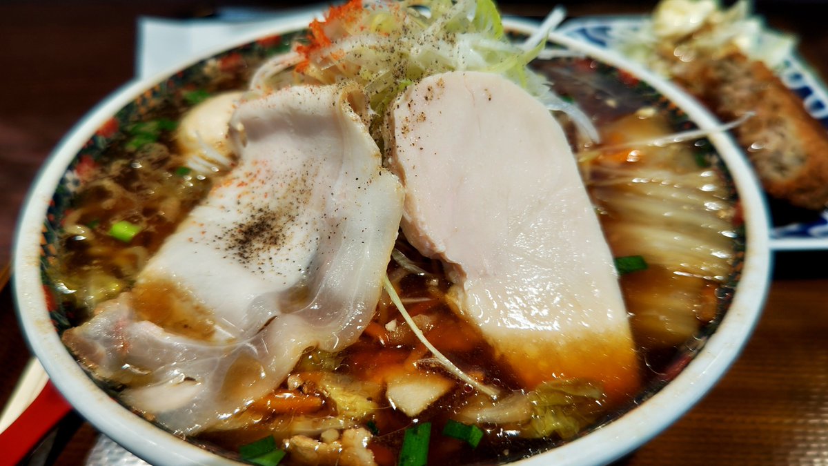 omphalotus's tweet photo. 壬生PAにて壬生ラーメン
と、ゴボウメンチ

壬生PAって始まるの遅いし終わるの早いから
食事したの始めてだな https://t.co/Yz9mXFxnks