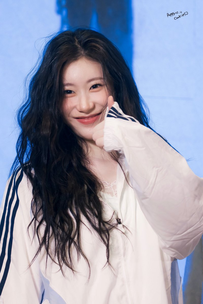cookieeee0605's tweet photo. 260718 상하이팬싸
건강해야 돼ㅠㅠ🥹
#ITZY #CHAERYEONG #있지 #채령 https://t.co/2wSjNWF0FI