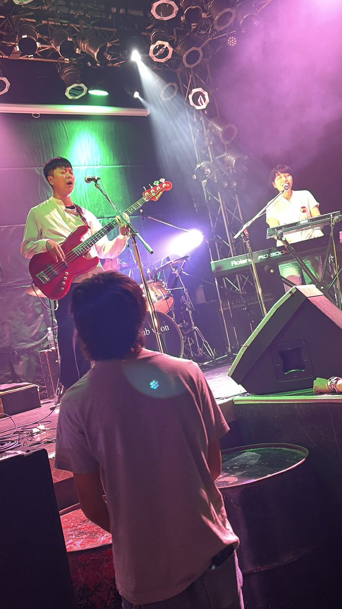 guruumaa's tweet photo. ラウンドヘッドめっちゃよかった、
泣きそうなってたら最前でホシヲちゃんが爆泣きしてたわ、、、😭

#お魚フェス https://t.co/5CrFAfGMwO