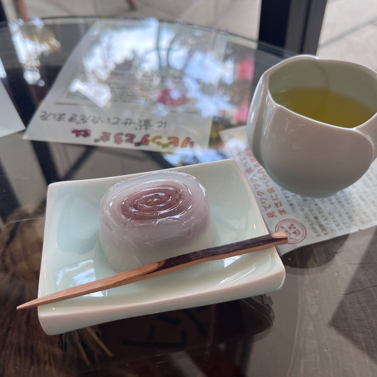 wagashibuyer's tweet photo. #和菓子魂　#ワガタマ

お休みに、ふらりと栃木県の #真岡（もおか）までお散歩。昨年のバンコクのサイアム高島屋の和菓子イベントでご一緒した #紅谷三宅 の若旦那さんに会いに行く。大久保にあった紅谷さんから分かれたお店ですが、日本橋にかつて紅谷という菓子司がありまして、広く暖簾分けしたお店があります。

可愛いアザラシ🦭やペンギンの生菓子が話題にもなりましたが、とっても頑張っておられるので、応援📣したくって。そう、ここからさらに #新宿高島屋 の和菓子イベント「和菓子魂」への新規参戦となりますわけです。

浜松の巌邑堂さんや富山の五郎丸屋さんとは、修業先が同じ青梅の紅梅苑さんで、そこから繋がりました。勝手にビッグマウスなイメージでいましたら、とんでもない。昨年初めて会いました時には、とっても熱心で真面目な方で、ぜひまたとない機会に混じってもらいたいなぁと思ったのです。