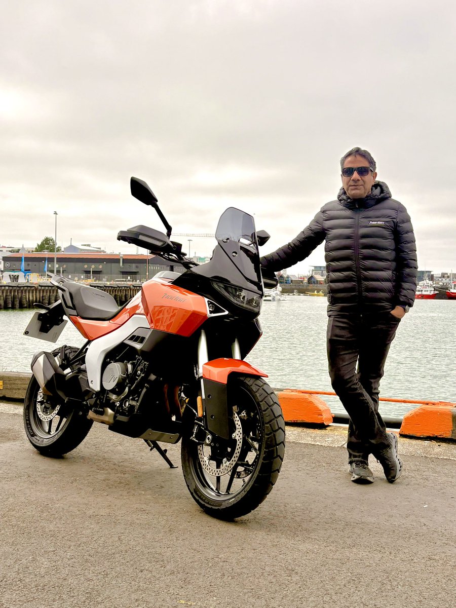 Vimalsumbly's tweet photo. Beautiful vistas. An even more beautiful motorcycle.

#NortonMotorcycles #AdventureBike #MotoTech #ExploreMore #TwoWheels https://t.co/92CnN6qgL7
