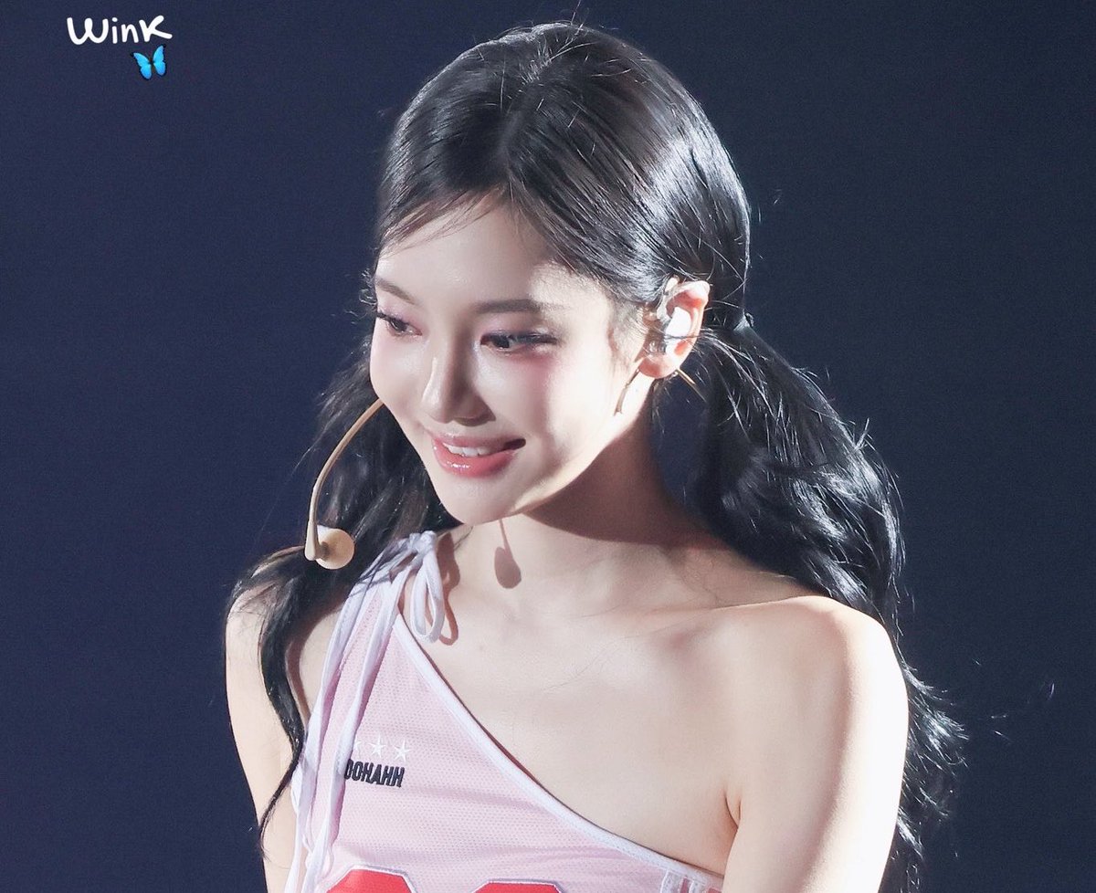 ning2pics's tweet photo. Pigtail Ningning is so cute https://t.co/638fJE7u2f