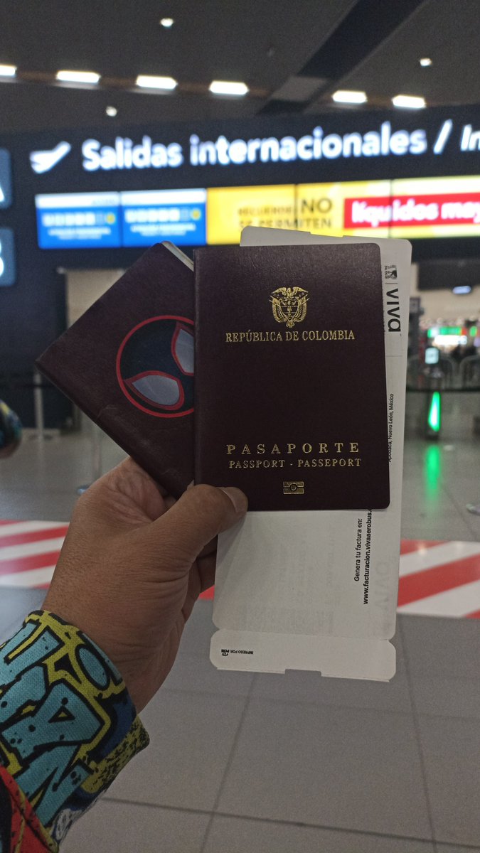 BBOYSLIDE's tweet photo. ayer inicie una de las aventuras más importantes 
Viaje desde Bogotá hasta Ciudad de México con un solo objetivo! intentar cumplir el sueño de entrar al Fan Event de @SonyPicturesMX  No tengo nada asegurado... solo muchas ganas de intentarlo Por que Vale Toda la pena! 🙌🏻🕸️✨🍀 https://t.co/9lZesNlStp