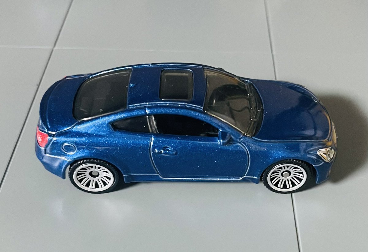 _urataro_'s tweet photo. Matchbox Infiniti G37 Coupe - 2010

初めてインフィニティを紹介(元々インフィニティ自体ミニカー化される事が珍しいですからね)

HWでも過去にカスタム寄りなG37が出てたのに対し、勿論マチボはノーマル
若干タイヤサイズが大きい気がしますが、コレぐらいの方が迫力増して見えるのでグッドです https://t.co/KFGc2YFgD9