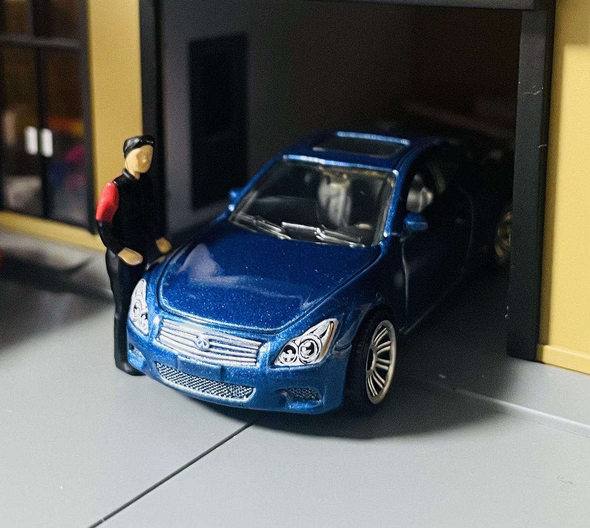 _urataro_'s tweet photo. Matchbox Infiniti G37 Coupe - 2010

初めてインフィニティを紹介(元々インフィニティ自体ミニカー化される事が珍しいですからね)

HWでも過去にカスタム寄りなG37が出てたのに対し、勿論マチボはノーマル
若干タイヤサイズが大きい気がしますが、コレぐらいの方が迫力増して見えるのでグッドです https://t.co/KFGc2YFgD9