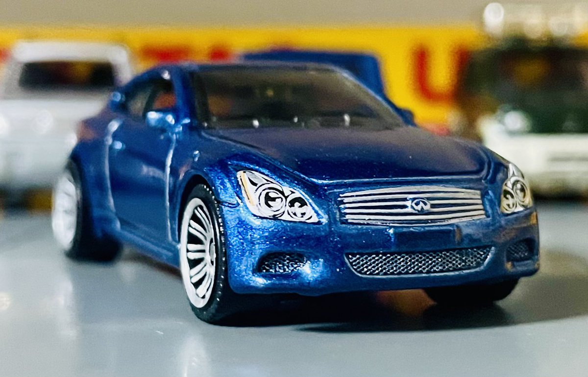 _urataro_'s tweet photo. Matchbox Infiniti G37 Coupe - 2010

初めてインフィニティを紹介(元々インフィニティ自体ミニカー化される事が珍しいですからね)

HWでも過去にカスタム寄りなG37が出てたのに対し、勿論マチボはノーマル
若干タイヤサイズが大きい気がしますが、コレぐらいの方が迫力増して見えるのでグッドです https://t.co/KFGc2YFgD9