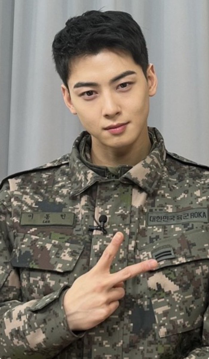 CEWProjects's tweet photo. 26.07.19

A little story that made us smile today. 🥹

A soldier’s mother shared this on her blog yesterday after seeing Cha Eunwoo:

“Today, I saw a celebrity too. It was the famous Cha Eunwoo.

My son calls him ‘Dongmin-hyung,’ and they’ve even played soccer together.

He says Dongmin-hyung is really kind.

(Haha… don’t act as if you’re that close.)”

Moments like these are always so heartwarming. 
Our thanks to this mother for sharing such a lovely story. 🤍

#CHAEUNWOO #차은우 
@CHAEUNWOO_offcl