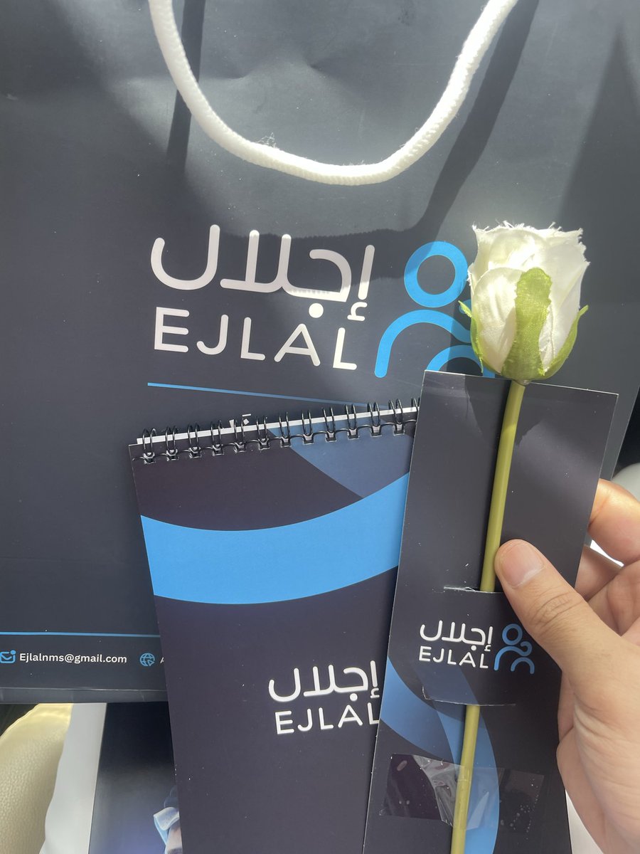 Ead_1419's tweet photo. في صباح هذا اليوم، وبينما كنت متجهًا إلى موعدٍ لي في النماص، لفت انتباهي مقر جمعية إجلال لرعاية الأيتام، فتوقفت لزيارتهم.
فوجئت بحسن الاستقبال وكرم الضيافة، وبهديةٍ رمزية  أعتز بها.
كل الشكر والتقدير لـ@Aytaamnmas وأسأل الله أن يبارك في جهودكم ويجزيكم خير الجزاء،، https://t.co/h8zjn46hDh