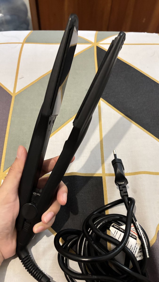 cindisfree's tweet photo. WTS!! 💖 

- hair straightener/catokan TUFT Basic 1.5 inch 375k
 
Msh bisa nego ya 😉

#wts #preloved #catokan #tuft https://t.co/TGfuKbjpH3