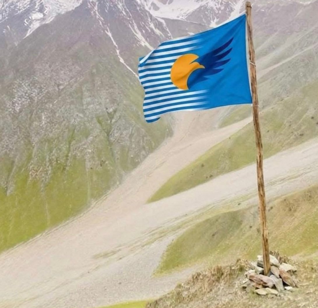 NRFForum's tweet photo. 🚨 🇦🇫 – The Homeland Corps Front (HCF) have raised their flag in the Warsuj district of Takhar Province 

Takhar has just joined Badakhshan in a revolution. North Afghanistan is gradually slipping out of the hands of the Taliban https://t.co/dyRYd7uuTh
