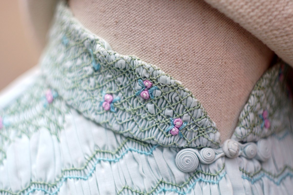 slowjam_nara's tweet photo. シャーリング刺繡のチャイナブラウスと黒スカートでエレガントにまとめました◎<torso-2> https://t.co/egi7v1Zj3t