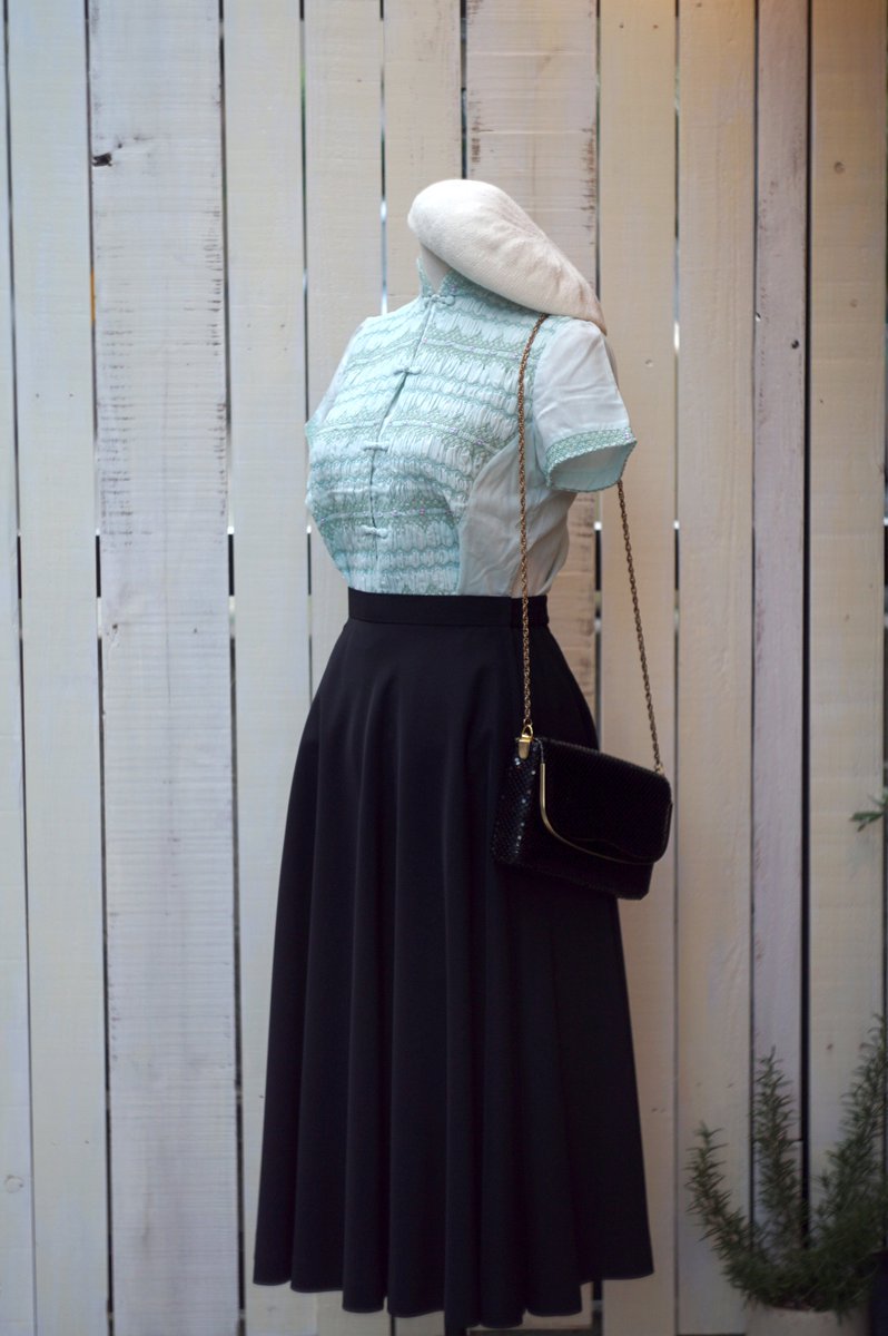 slowjam_nara's tweet photo. シャーリング刺繡のチャイナブラウスと黒スカートでエレガントにまとめました◎<torso-2> https://t.co/egi7v1Zj3t