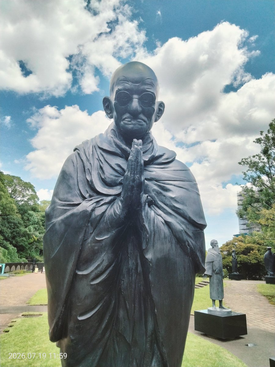 jibunji's tweet photo. 哲学堂公園のガンジー像。 https://t.co/1wCkNU9pU2