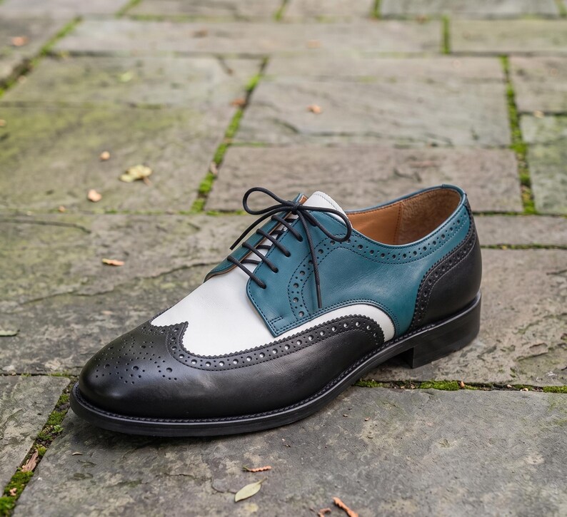 TheLeatherPosh's tweet photo. Luxury Handcrafted Leather Dress Shoes for Men

Shop Now: https://t.co/YoYzULQ6WR

#mensshoes #customshoes #bespokeshoes #shoesaddict #shoeslover #dressshoes #USAStyle #MensStyle #GQStyle #DapperMen #USA #america #UnitedStates #mensgifts #WWE #Canada https://t.co/xl07KDM95a
