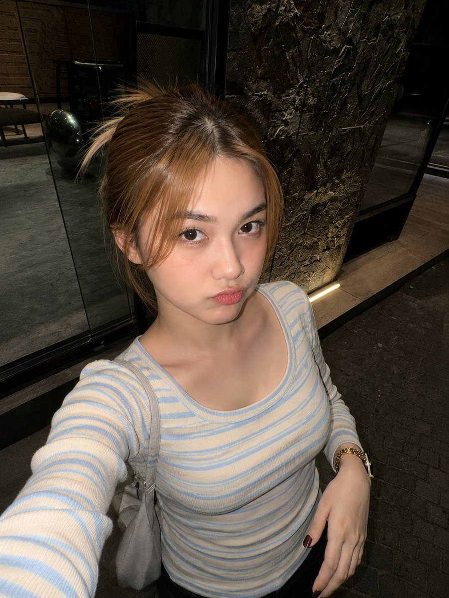 xabre001122's tweet photo. mendung nya smpe bikin gelap tp jd estetik wkwkwk https://t.co/5h4jEwcTnM