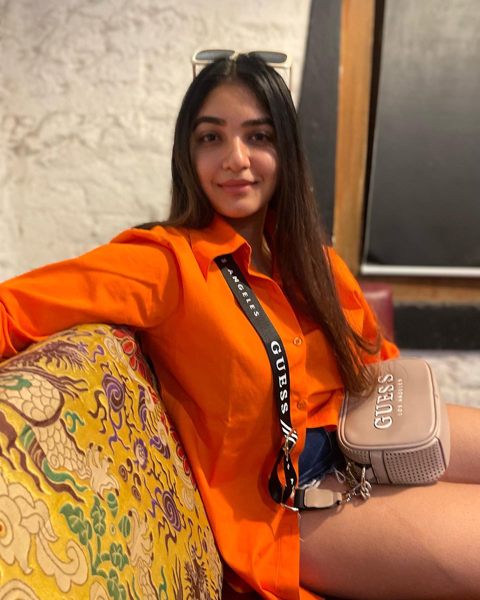 Kavyajoshi2563's tweet photo. Simple look with a touch of elegance 🧡

#OrangeVibes #FashionStyle #StyleInspiration #ElegantLook #Fashionista #StreetStyle #ConfidenceIsBeauty #SimpleAndStylish #FashionMood https://t.co/WytQvJPFfh