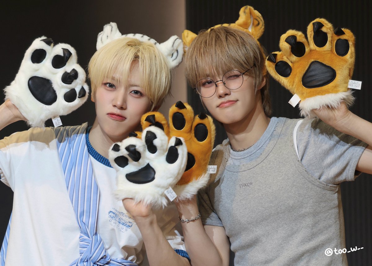 too_w__'s tweet photo. ☁️260718☁️ 

둘 다 너무 고마웡 - ̗̀🐯 ̖́- 

#차웅기 #웅기 #WOONGKI 
#JUWON #박주원 #AHOF  #아홉 https://t.co/5152xItOV0