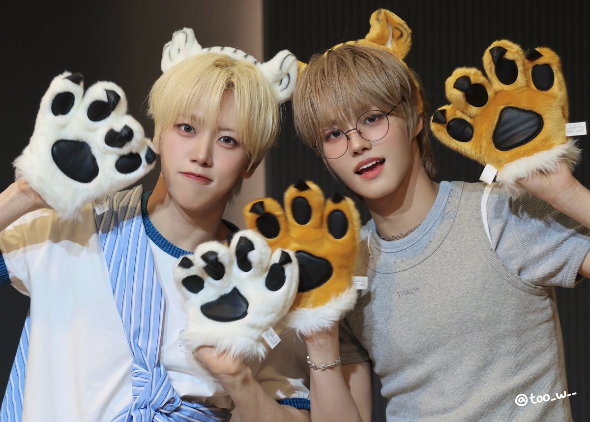 too_w__'s tweet photo. ☁️260718☁️ 

둘 다 너무 고마웡 - ̗̀🐯 ̖́- 

#차웅기 #웅기 #WOONGKI 
#JUWON #박주원 #AHOF  #아홉 https://t.co/5152xItOV0
