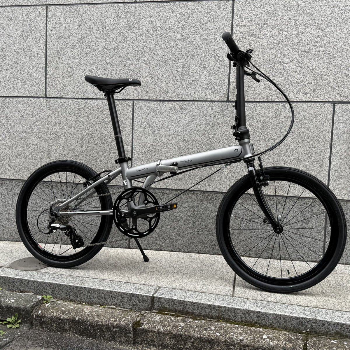 bestsports_kh's tweet photo. #DAHON 『SPEED FALCO』の在庫が
残りわずかとなっております😅
ご検討の方はお早めに‼
店頭在庫
マットガンメタル/ナイトスノー
メーカー希望小売価格¥104,500(税込)が
15%OFFの¥88,825(税込)‼
#ダホン #SpeedFalco #街乗り #bicycle #自転車 #ベストスポーツ #BESTSPORTS #神田 #秋葉原 #岩本町 #東神田 #自転車店 #minivelo #おりたたみ自転車