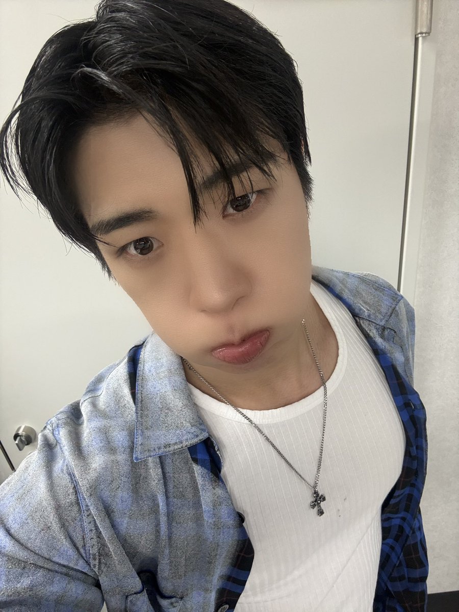 ONF_members's tweet photo. #와이엇 #WYATT

#IN_OSAKA #TOWER_RECORDS💿🎶 https://t.co/qslsE4zrVg