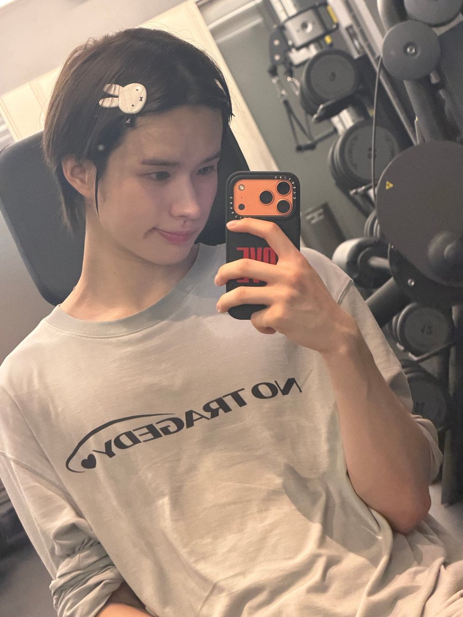 myhambbo's tweet photo. 머리핀이 너무이경민같아서 심장아파.. https://t.co/XNqeHPEWw6