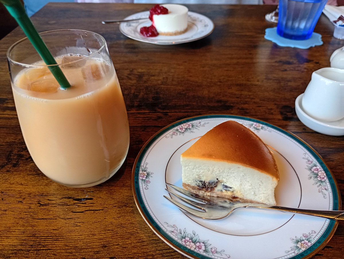 upadayori's tweet photo. 神戸元町のナスカバードさんで、オヤツしてきました☕
のんびり癒される空間……✨ https://t.co/CAa0dMg7GV