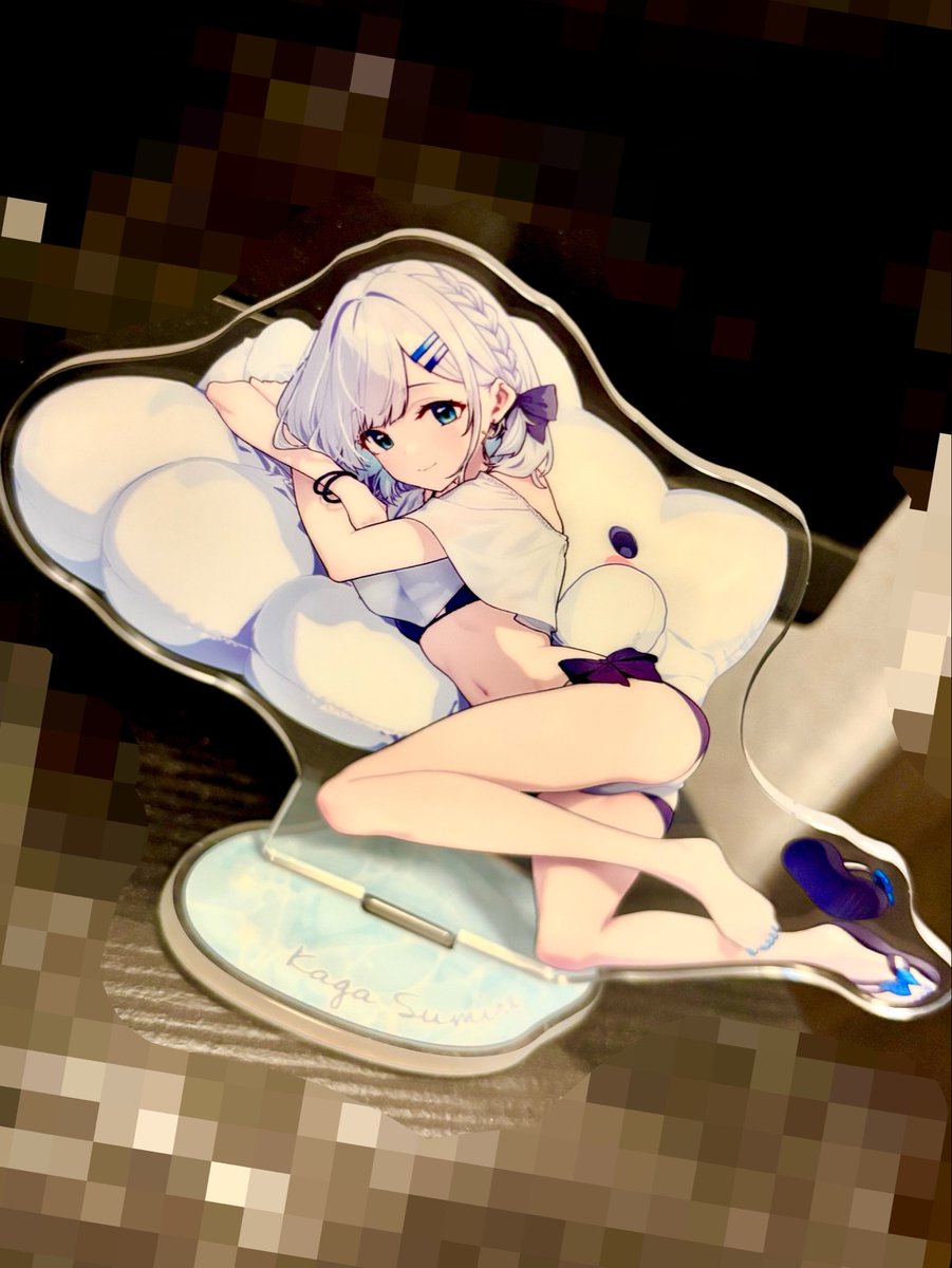 __R02___'s tweet photo. すみーの誕生日記念グッズ届いた〜！！
嬉しくて一番見えるところに置いてみた！ https://t.co/HlaASwpqDn