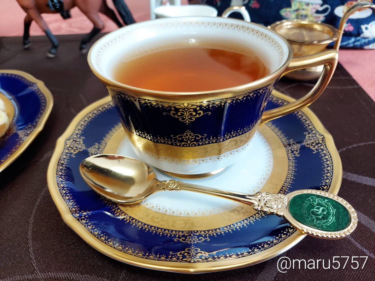 maru5757's tweet photo. 昼下がりのお紅茶。
マリアージュフレールのマルコポーロを。
ワッフルを添えて🧇
ノリタケ ダイヤモンドコレクション INAUGURATIONのトリオで。

INAUGURATIONは以前、ノリタケの森の博物館で見てから欲しくなりお迎えした記憶があります😊
このコバルトブルーと金彩の組み合わせに一目惚れでした💕 https://t.co/F4TD1GCXXl