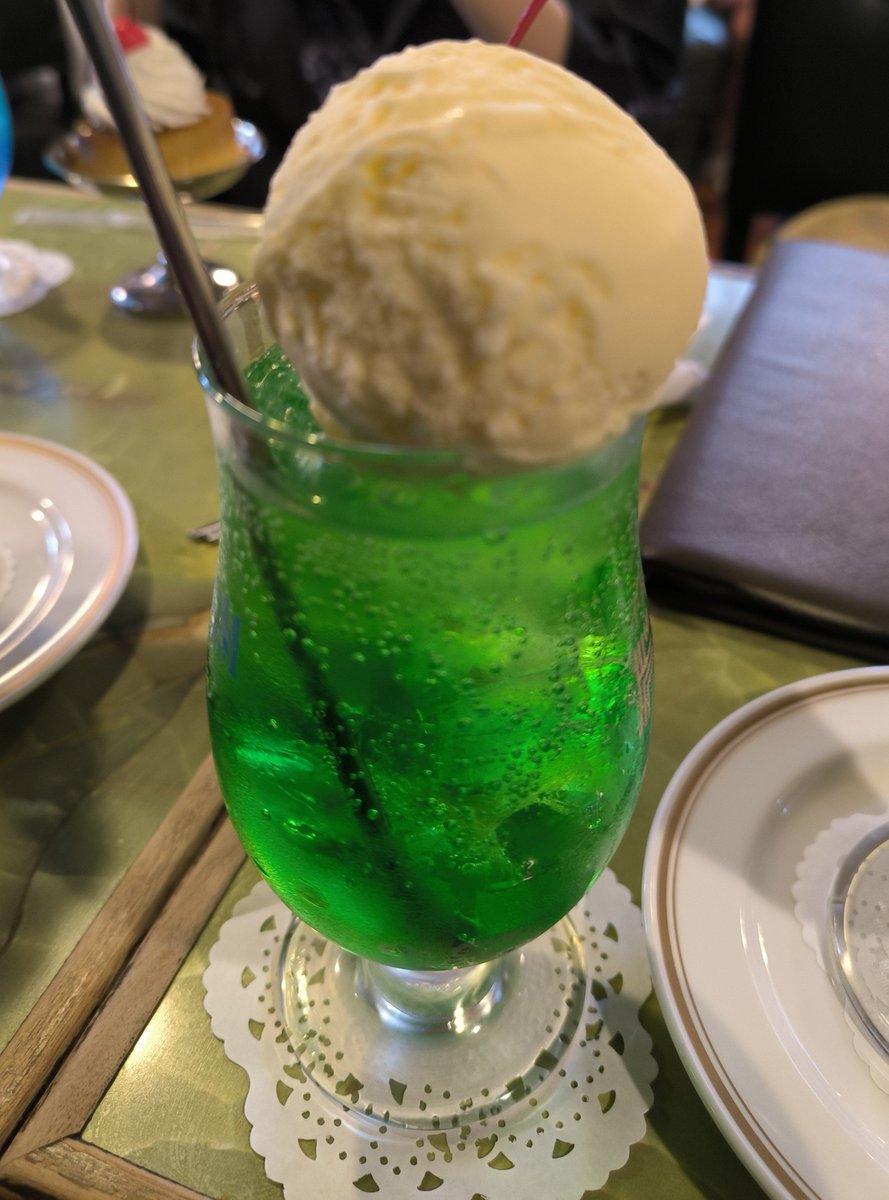 torotoro_usagi's tweet photo. 昨日食したパフェ達
Nopeよりよっぽどギルティですねこれは… https://t.co/iW3l6MJmwc
