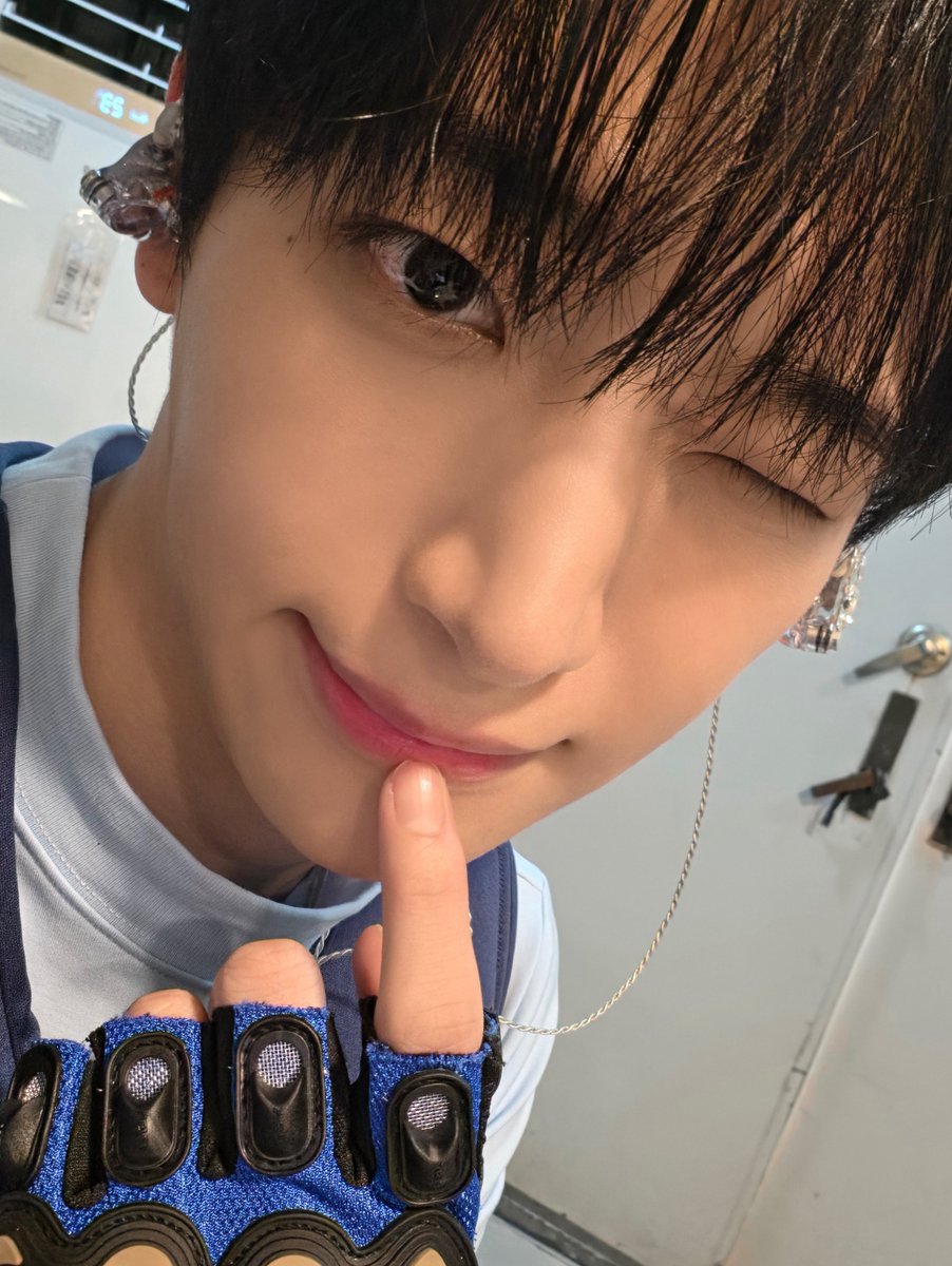 CRAVITY_twt's tweet photo. 오늘도 너무 즐거웠습니다🤩 러비티 응원법 최고!!❤️
#정모 #러비티 #크래비티 #워터뮤직풀파티 https://t.co/VCSoWjC7YA