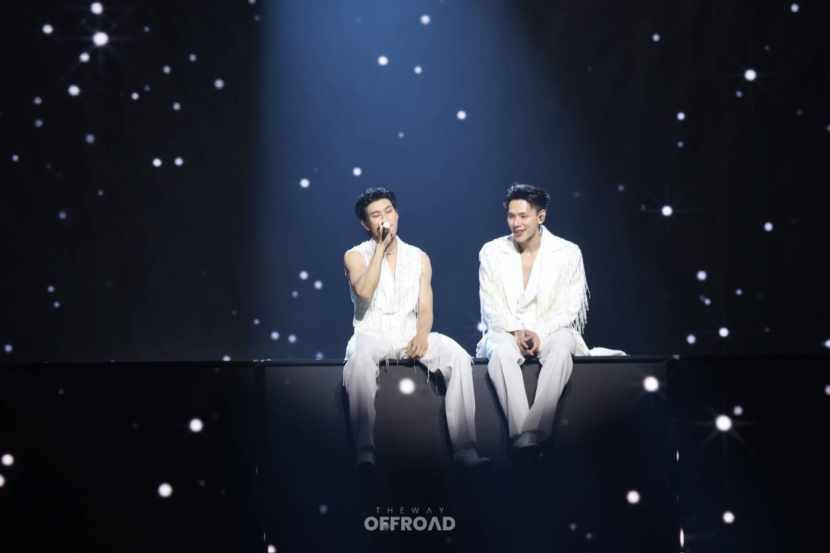 ThewayOffroad's tweet photo. เก็บเพลงรักนี้ให้เป็นของขวัญ 
ให้เธอได้รับและได้รู้หัวใจของฉัน
แม้คืนวันจะเปลี่ยนแปลงสักแค่ไหน✨️❤️🖤

MISS U OUROAD FANCON
#คิดถึงแฟนคอนต้าห์อู๋ออฟโรด https://t.co/bUoy3jzW5c