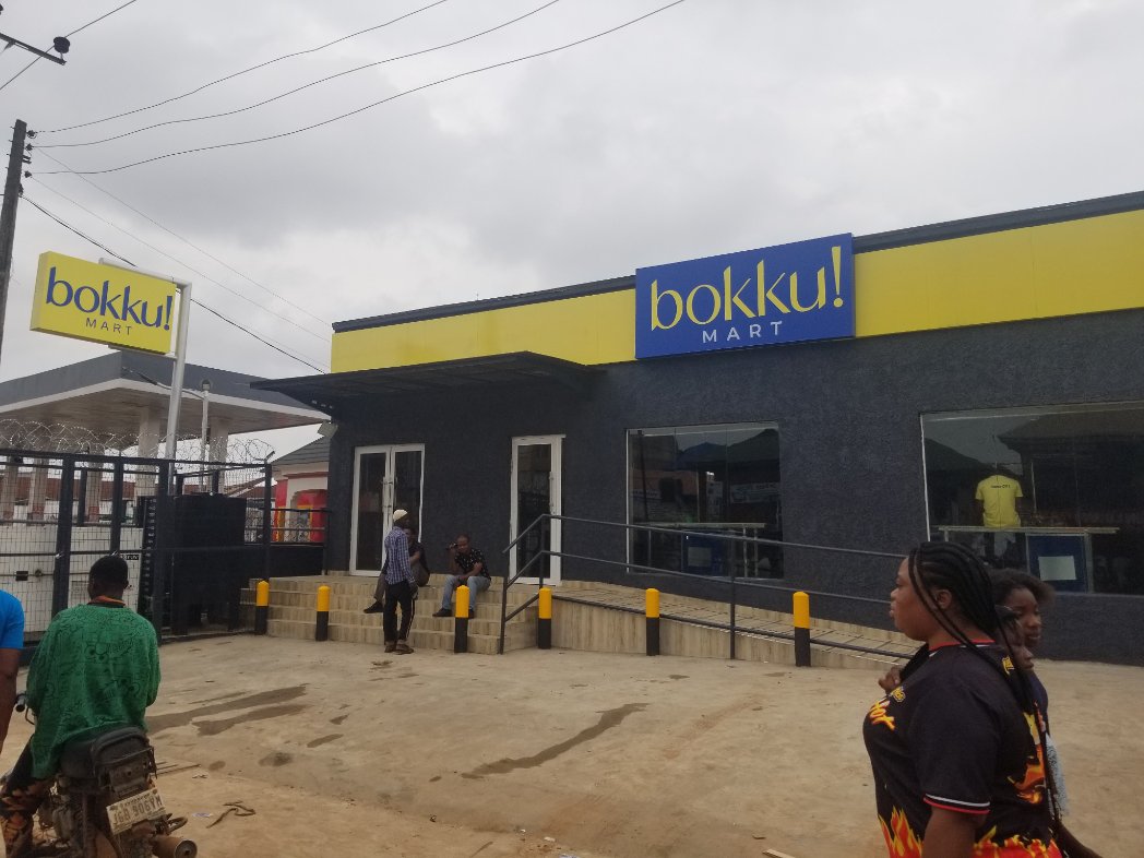 gbolly_12's tweet photo. In business, you have to carefully pick your location. Bokku bring the mart to the people of Apete is a good one. @bokku https://t.co/RXV8qTyMwo