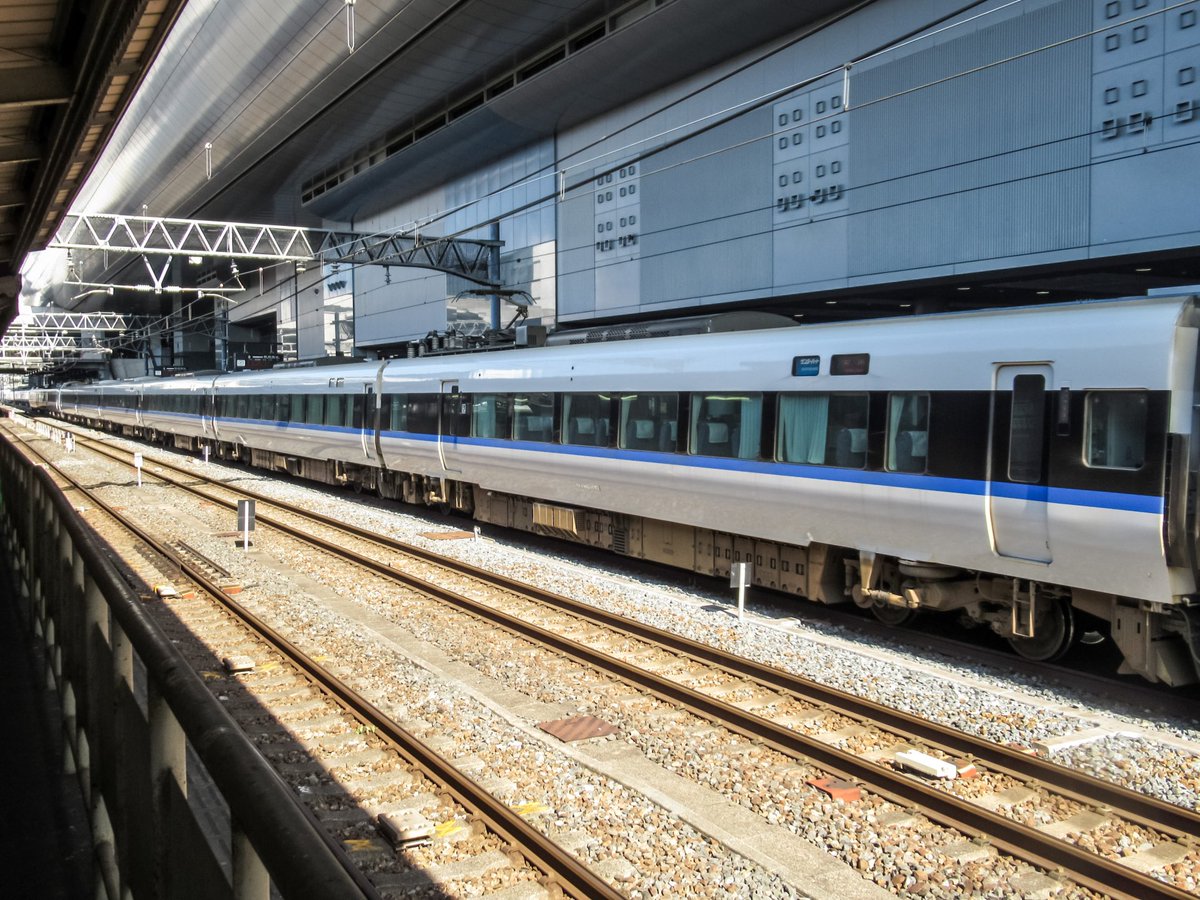 Reo19077530's tweet photo. 北陸新幹線が桂川駅の場合、8:10発サンダーバード5号に乗る為、8:10に京都駅に居ると仮定すると...

京都8:10→(サンダバ)→敦賀9:03
👇
京都8:15→(普通)→桂川8:21--乗換13分--桂川8:34→(つるぎ)→敦賀9:00

コレに総額5兆円以上の工事費の京都府区間の3分の1を支払うんです。怒らないとダメです🙅 https://t.co/qHTBe1dka3