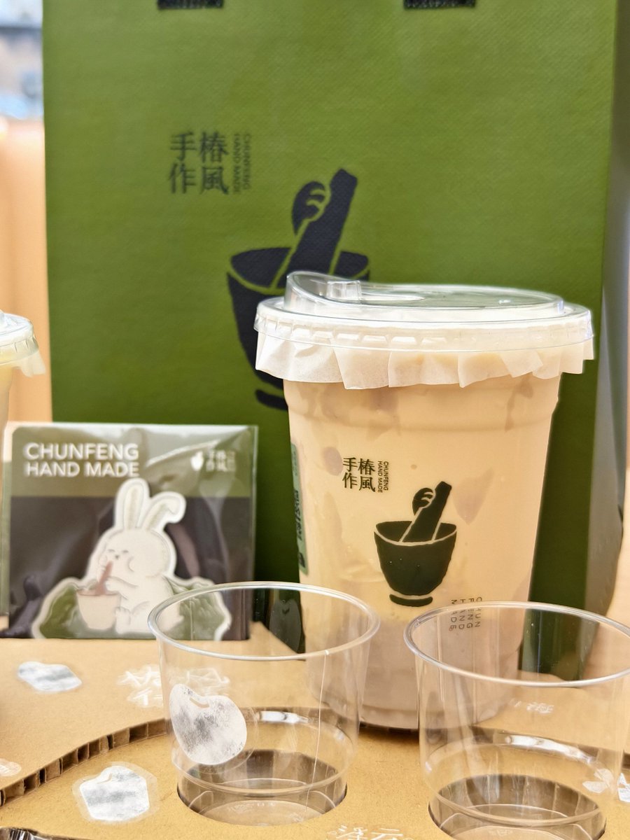 aqzid38659161's tweet photo. Just grabbed the warmest taro milk tea with chewy pearls after a long workday—perfect little pick-me-up , https://t.co/eLd3U4Mjyr