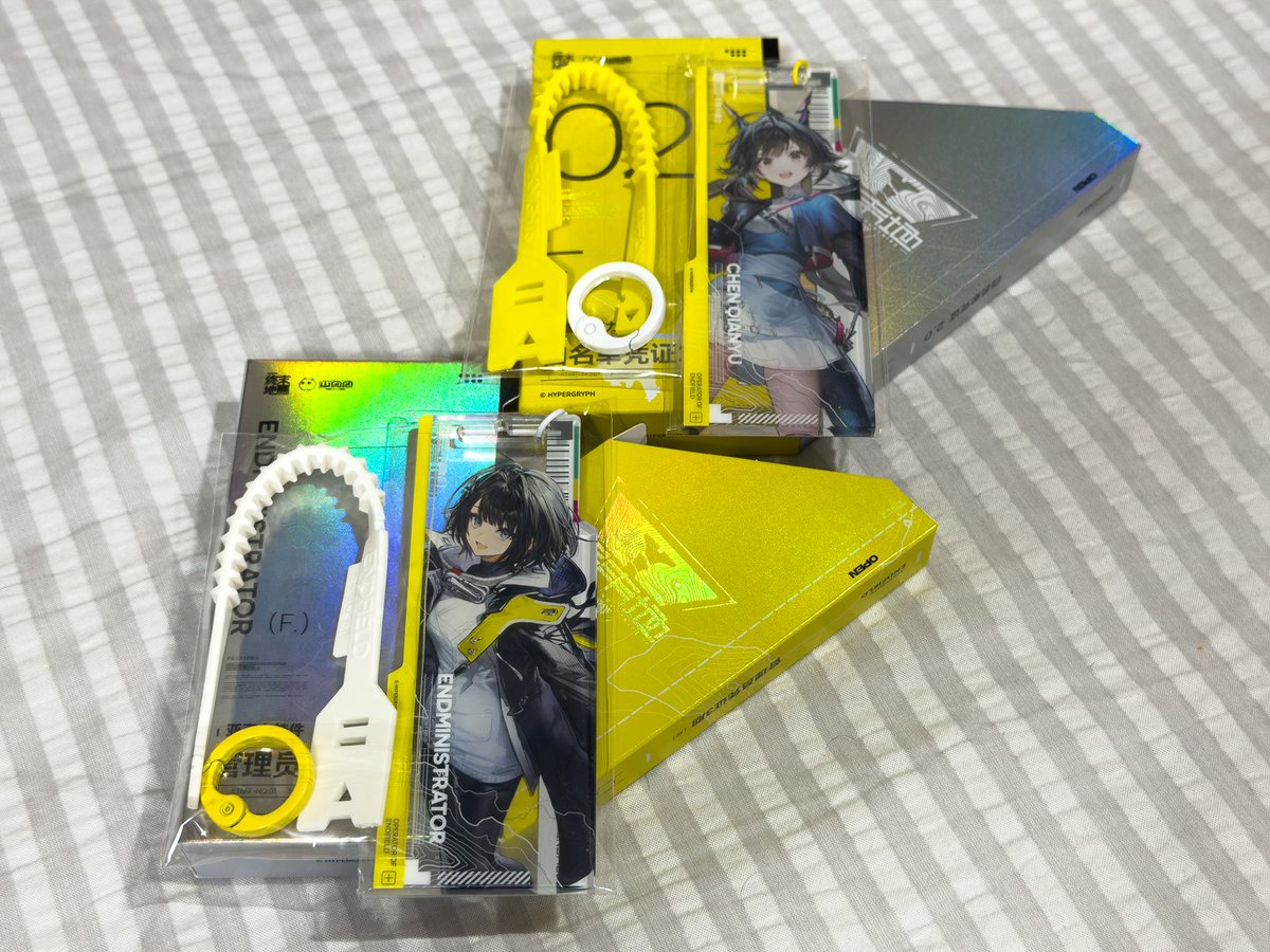amt00's tweet photo. 物販もちょっとだけ。バブルぬいキーちょっと欲しかったけど私のタイミングでは品切れ。でアクリルストラップ買ったんだけど、モノが出てきてあーコレがゴムの箱に見えるってヤツか、と悟った。確かに。でも開けると当たり前にアクスト出てきます。リーノのうちわも頂きました。 #エンドフィールド https://t.co/e1qllYOUIk