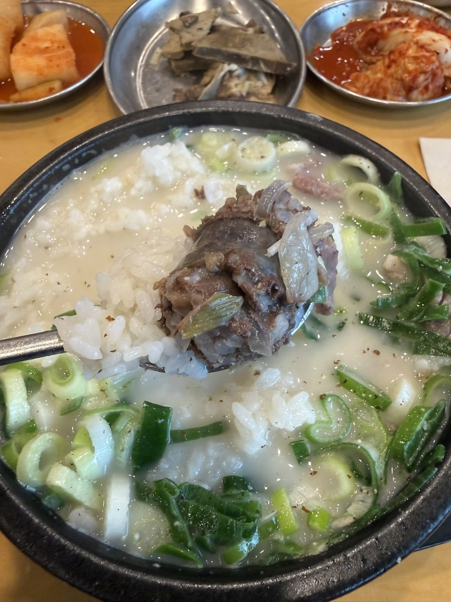 skyloveme1004's tweet photo. 무봉리 순대국 맛있어요. 😍❤️😋😋😋 https://t.co/cnE5bsV4i0