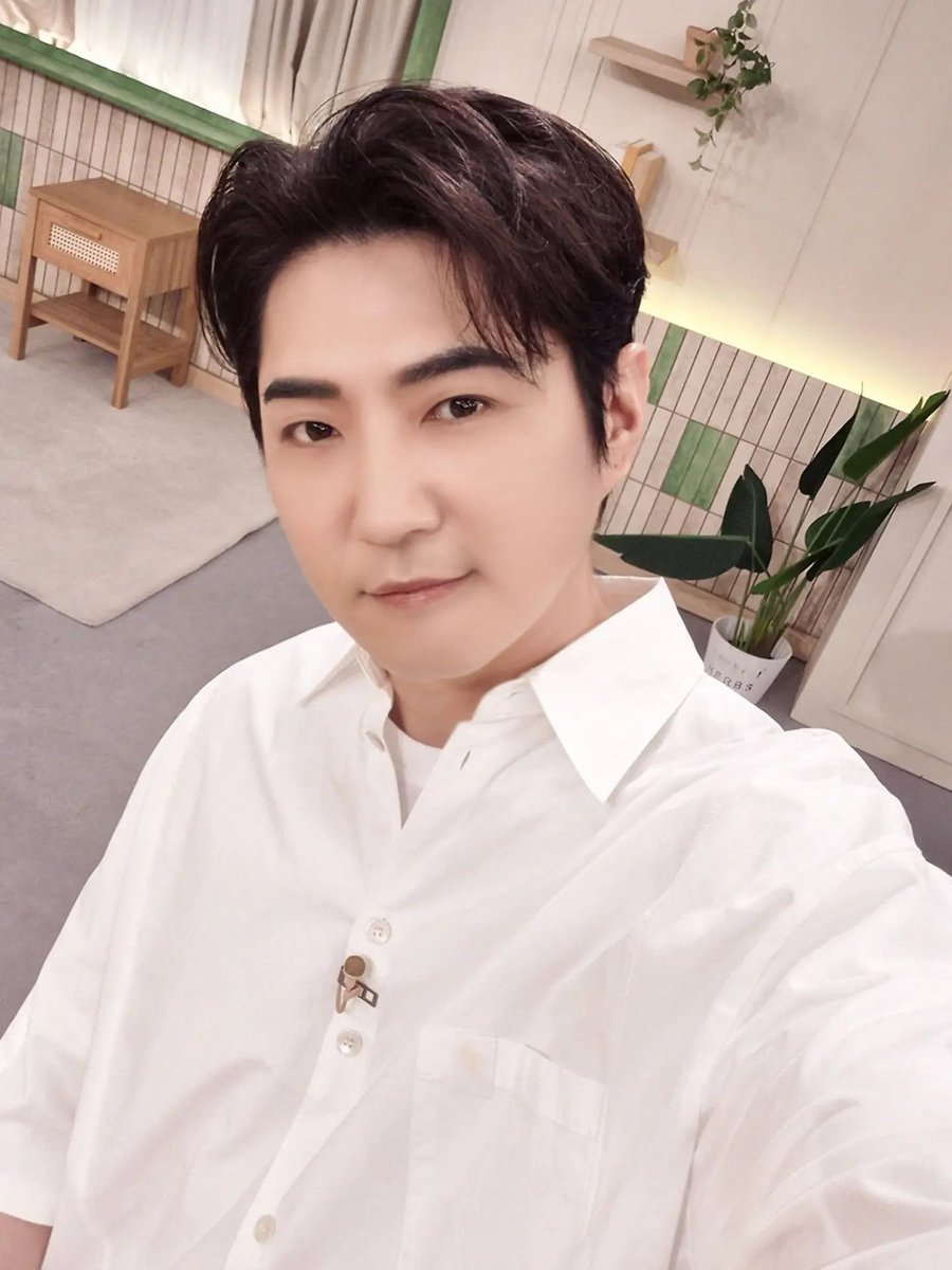 fangori0113's tweet photo. 데니안 오피셜 인스타
🔗https://t.co/OzsOnzGl9K

[📷]

여름 보양식 한 상 🍚
오늘도 데니와 알토란🩵

#DANNYAHN #데니안
#알토란 https://t.co/RWnjtqvZV3