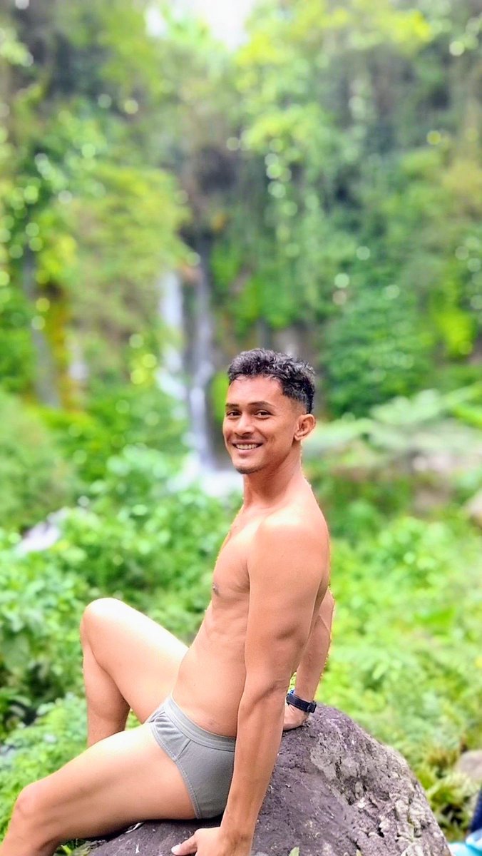 WiharjoPutra's tweet photo. Visit Bali 
Umejero Waterfall 

📍: P25Q+M89, Umejero, Busung Biu District, Buleleng Regency, Bali 

⏱️: Open daily from 07:00 to 17:00 
💵: Free admission 

Facilities: None 

The trek is leisurely, safe, and comfortable, offering a peaceful atmosphere and few crowds. If you visit, you must be a skilled motorcyclist and ensure your bike is in excellent condition. 

The route involves ups and downs, twists and turns, and steep drop-offs, with some sections of the road being slightly damaged.