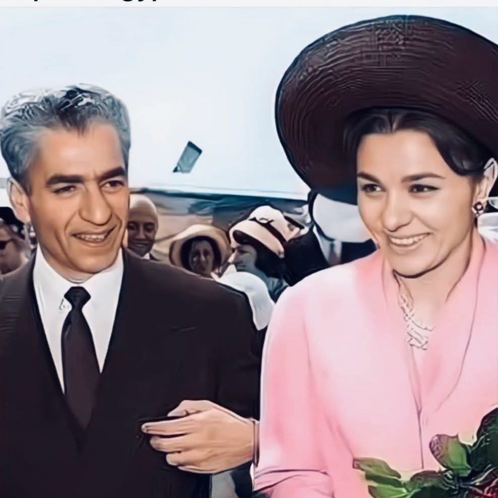 dokhtarrrrr's tweet photo. با هزاران حیله و فریب هم پهلوی تخریب نمیشه
چون پهلوی ریشه در قلب مردم ایران داره✨️👑
#جاویدشاه #پهلوی 
#KingRezaPahlavi‌ForIran https://t.co/Kr0oqVypgm