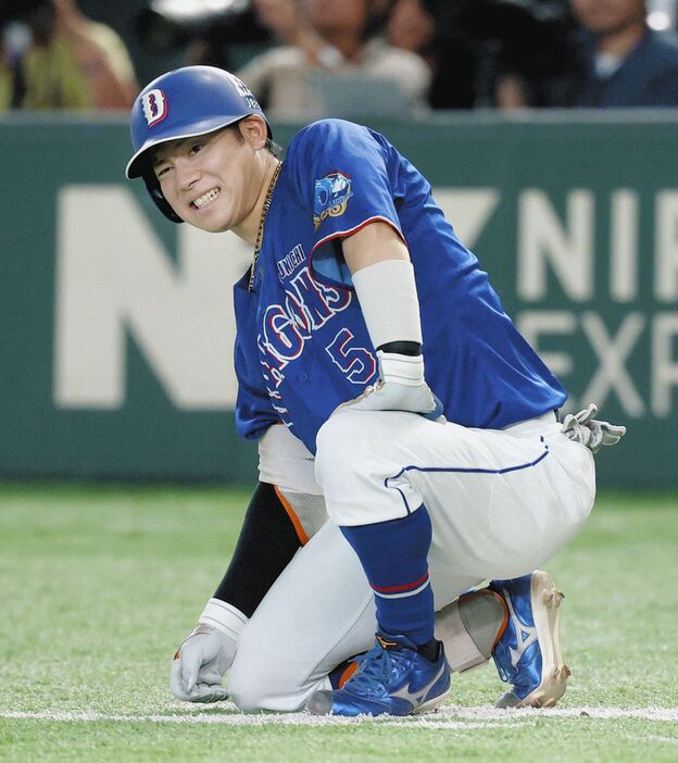 gnomotoke's tweet photo. 中日・村松開人ベンチ外で井上監督が理由説明「死球の影響から脚のしびれが出た」「途中出場も無理そうだった」（中日スポーツ）-Yahoo!ニュース https://t.co/kbJzD3SZ57

井上監督は「肩甲骨へのデッドボールの影響から、脚のしびれという症状が出た」と状況を説明した。 https://t.co/SF51eEzG1H