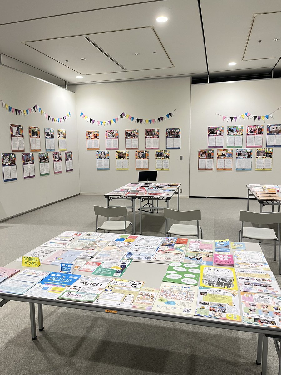 cocolatte_lgbtq's tweet photo. 白壁に映える♡
結婚の平等にYES展！
じっくり読んでほしい〜！

#結婚の平等にYES https://t.co/RfdjzwtrKe
