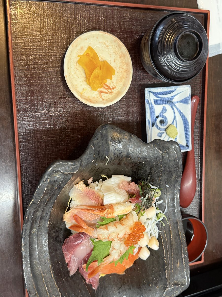ayasora331's tweet photo. まず一社目の山王宮日吉神社さんの御朱印と

天野橋内に有る天橋立神社さんの御朱印です

そしてお昼に頂いた(上)海鮮丼です　　

大変美味しゅうございました https://t.co/GdNX1NTgB0