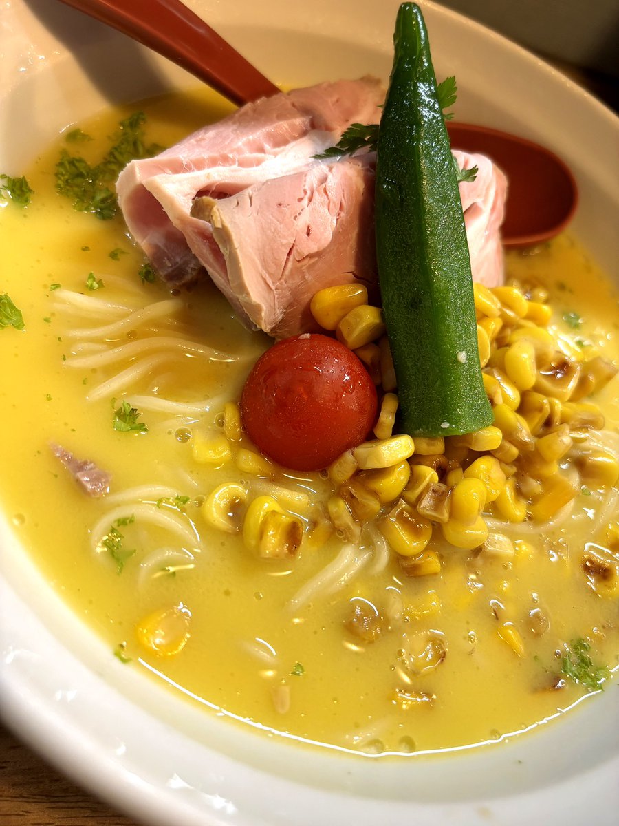 akairinga's tweet photo. 冷やしもろこしらーめん
めん屋 平右衛門
🌽を求めて久しぶりに訪問。とろみはなくすっきりと飲みやすいスープだけどしっかり🌽は感じる！写真だと見えないがじゃがいもが入っておりめちゃくちゃ美味しかった！ぐびぐびと完飲完食。 https://t.co/3s0juWDOql