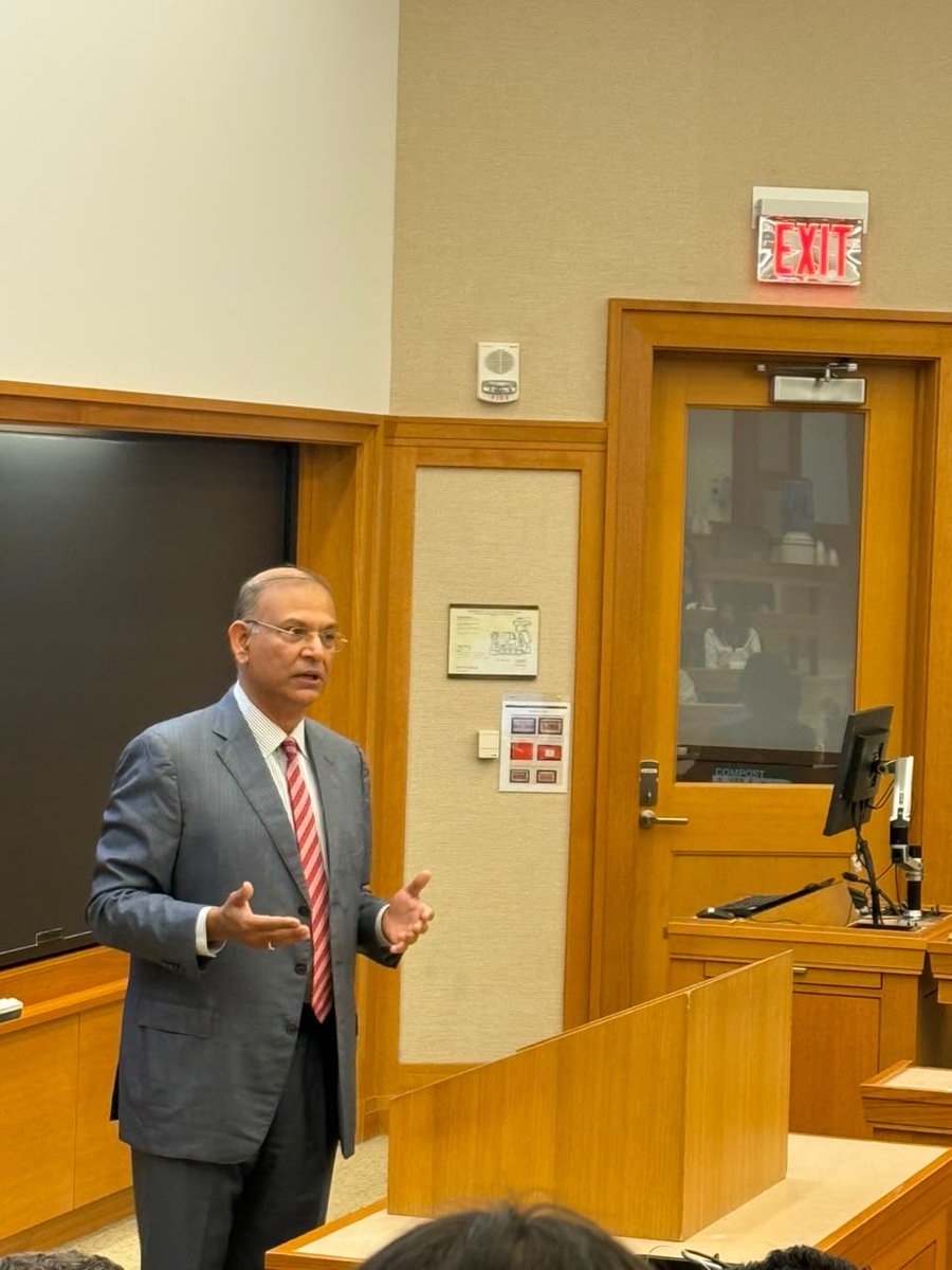 jayantsinha's tweet photo. From Hazaribagh to Harvard.

Honoured to deliver the Distinguished Lecture at @Harvard_Law as part of the @JindalGlobalUNI Study Abroad Programme on “India at 2047: Institutional Architecture for Growth and Governance.” It was an engaging exchange of ideas. 

#IndiaAt2047 

(1/2) https://t.co/kQXx7camoF