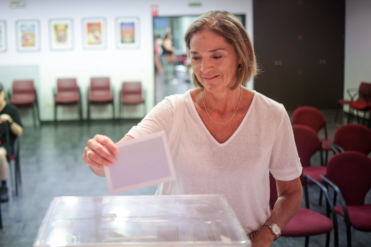 MarotoReyes's tweet photo. 🌹 La militancia socialista elige hoy, de forma libre, a la candidata del PSOE a la Alcaldía de Madrid. Las primarias son un ejercicio de democracia interna muy saludable y muy recomendable para el resto de partidos, sobre todo para el PP. https://t.co/BEjAzI9eGG