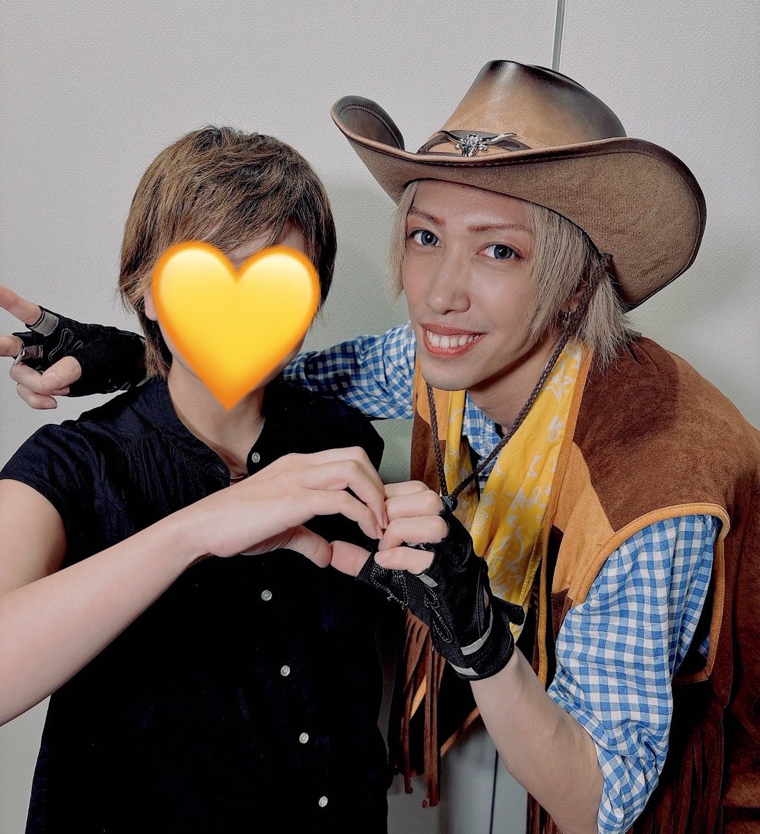 saitoooooo____'s tweet photo. 会場向かっている間に小雨と強風に襲われて過去一髪わっさわさ推し目の前にして爆裂恥ずかしくなってしまって塩な態度取ってしまった😭
こーたくんごめんね😭
ほんと泣きたかったけど今写真見かえして思ってる以上にこーたくんが近過ぎて涙引っ込んだ😇🙏(耐性ゼロ)
まめフェス絶対行くからね！ https://t.co/tZ7aPtdybc