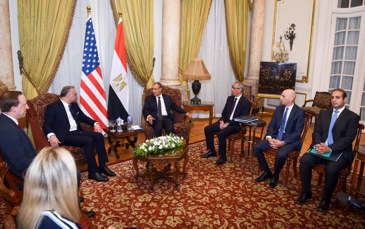 MFAEgOfficial's tweet photo. د. بدر عبد العاطي، وزير الخارجية والتعاون الدولي والمصريين بالخارج يستقبل السيد مسعد بولس، كبير مستشاري الرئيس الأمريكي للشؤون العربية والأفريقية، في إطار التشاور والتنسيق المستمر بين الجانبين بشأن عدد من الملفات الإقليمية ذات الاهتمام المشترك. https://t.co/3UxuqSIkw8