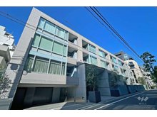 cezanne812's tweet photo. 📢 パークコート青山一丁目
6億8000万円
 坪単価: 1792.2万円
東京メトロ銀座線「青山一丁目」徒歩5分
3LDK/125.21m2
2019年7月/2階/4階建/南東

青山一丁目駅から近い築7年上層階南東向きの物件が魅力で競合が予想される https://t.co/qo9gh55OW1